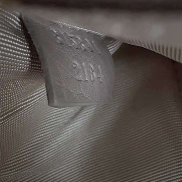 Gucci Emblem Leather Key Pouch - Brand New with Dust Bag & Box - Picture 9 of 11